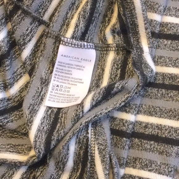 American Eagle women’s plush pullover sweater. - Picture 5 of 6